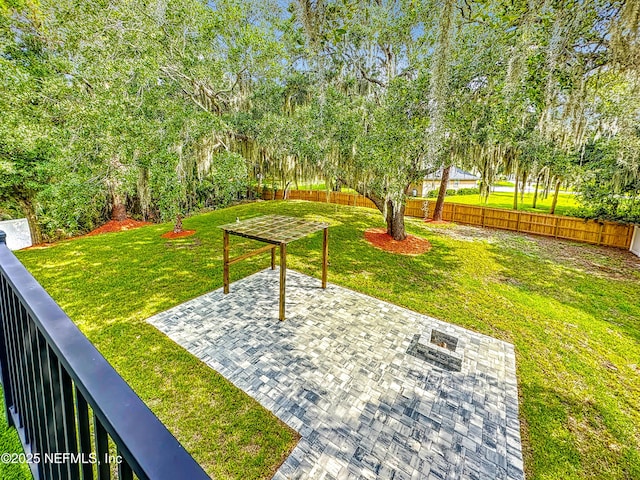 view of yard featuring a patio area