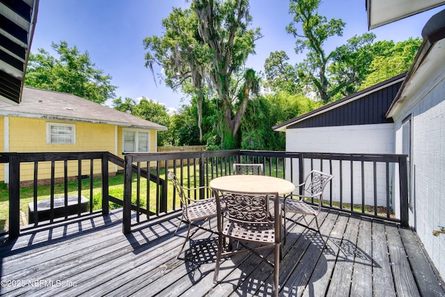 deck featuring outdoor dining space