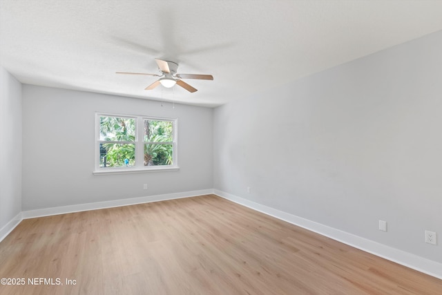 unfurnished room with a textured ceiling, light hardwood / wood-style flooring, and ceiling fan