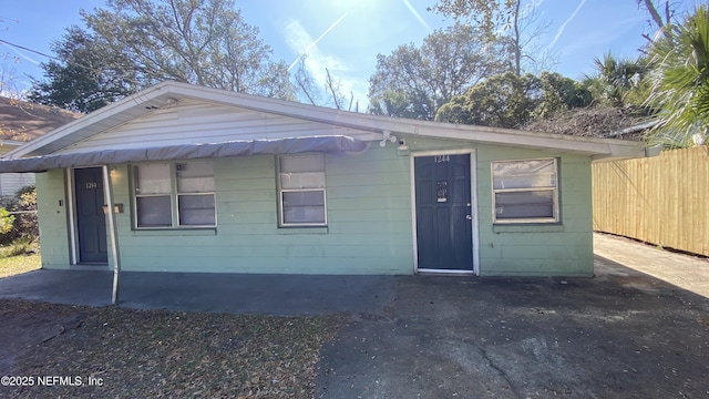 view of front of property