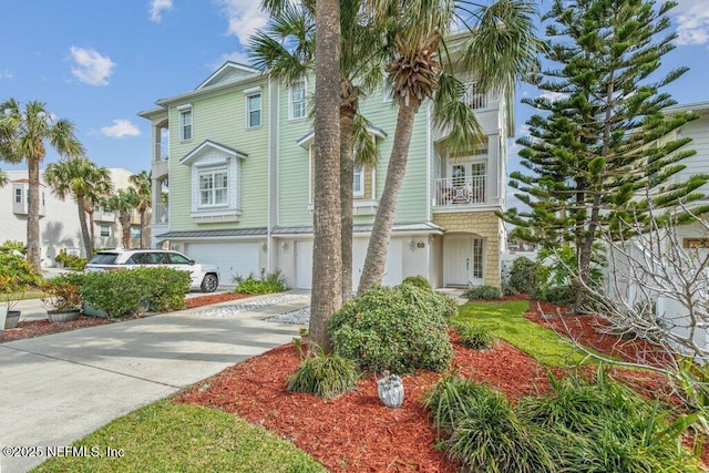 view of front facade featuring a garage