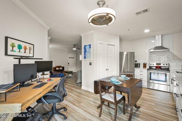 office area with sink, crown molding, light hardwood / wood-style flooring, and ceiling fan