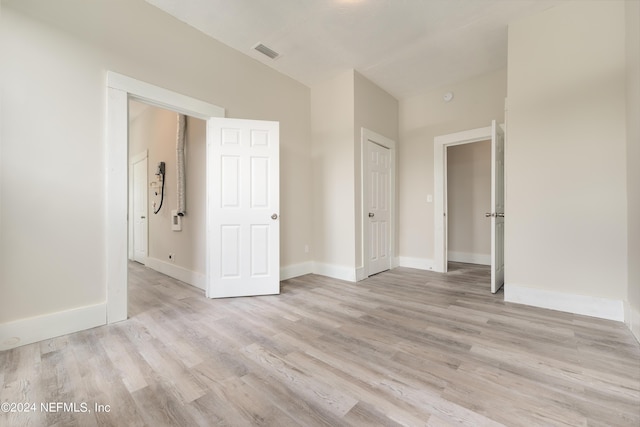 unfurnished room with light hardwood / wood-style floors