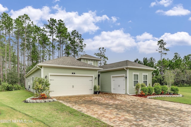 view of front facade with a front lawn