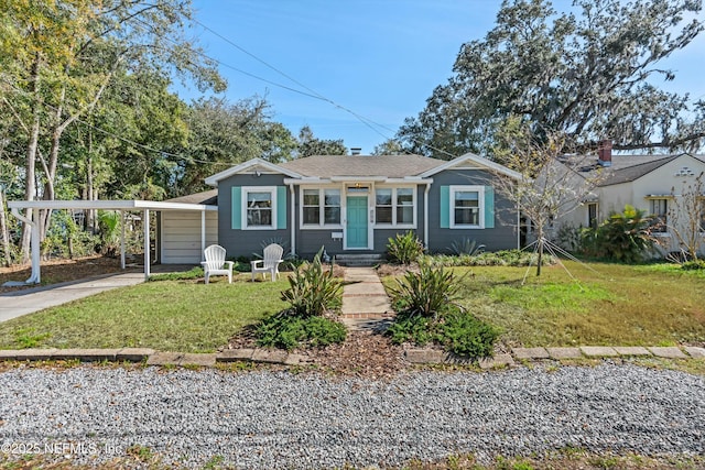 view of front of house featuring a front yard and a carport