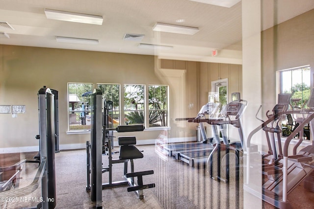 exercise room with visible vents and baseboards