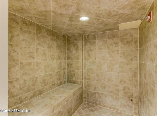 bathroom featuring tiled shower