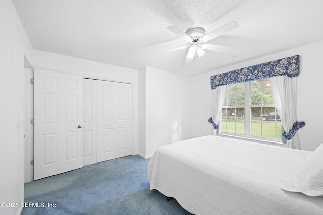 bedroom featuring ceiling fan, carpet floors, a closet, and a textured ceiling