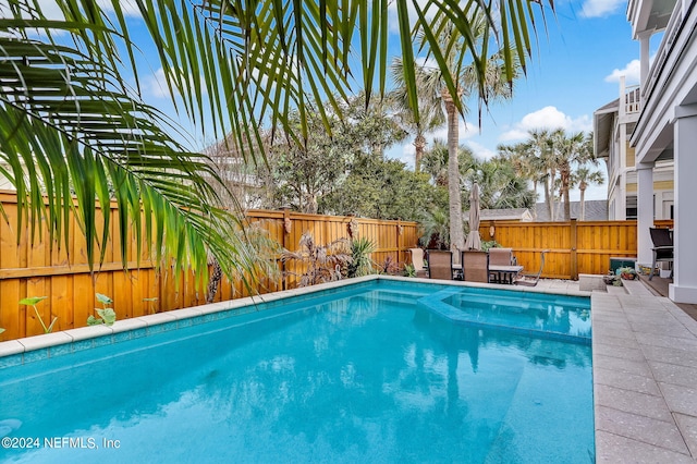 view of swimming pool