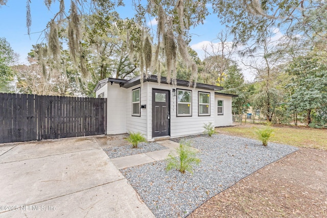 Listing photo 3 for 1537 King Arthur Rd, Jacksonville FL 32211