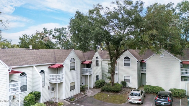 view of front of property featuring a shingled roof