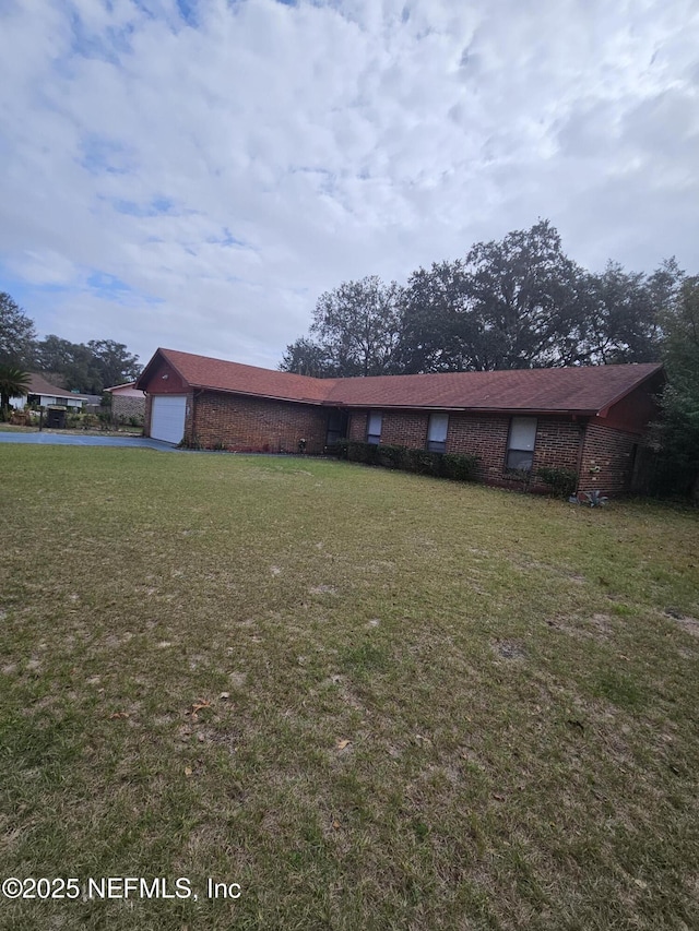 view of front facade with a garage and a front lawn