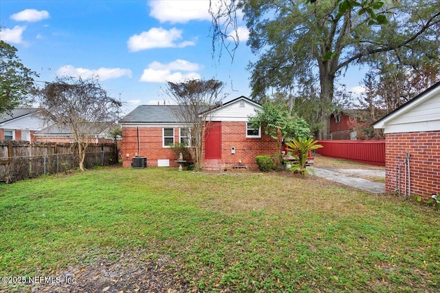 4818 Attleboro St, Jacksonville, FL 32205 - back of house with a lawn