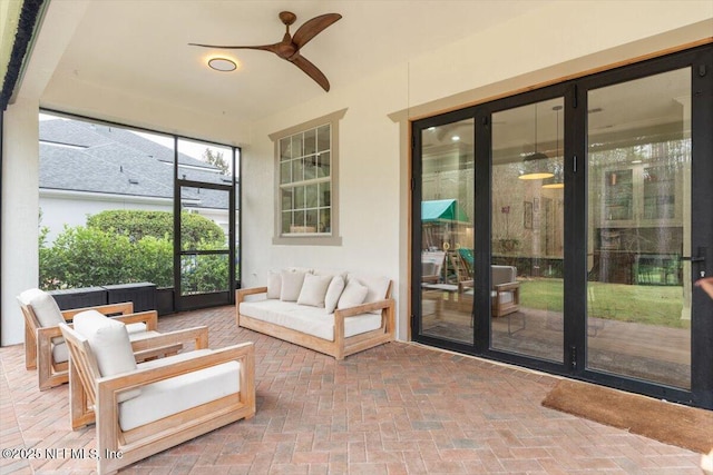 sunroom with ceiling fan