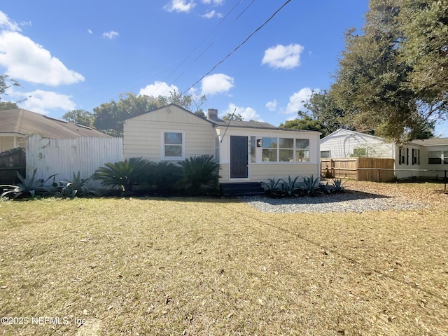 view of front facade with a front lawn