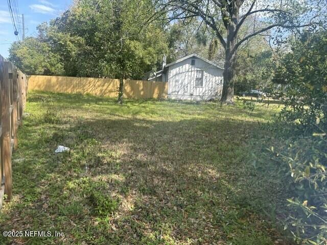 view of yard featuring fence