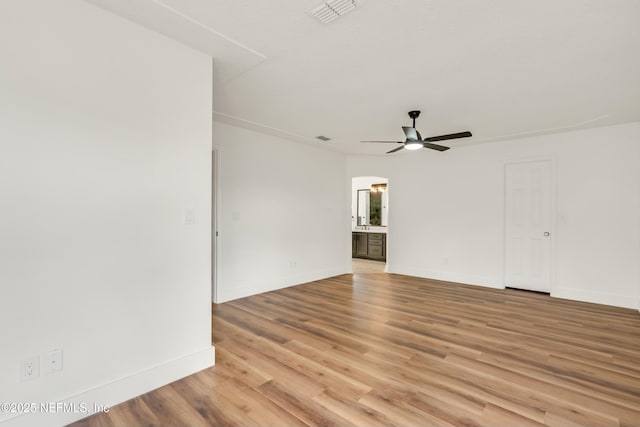 unfurnished room featuring light hardwood / wood-style floors and ceiling fan