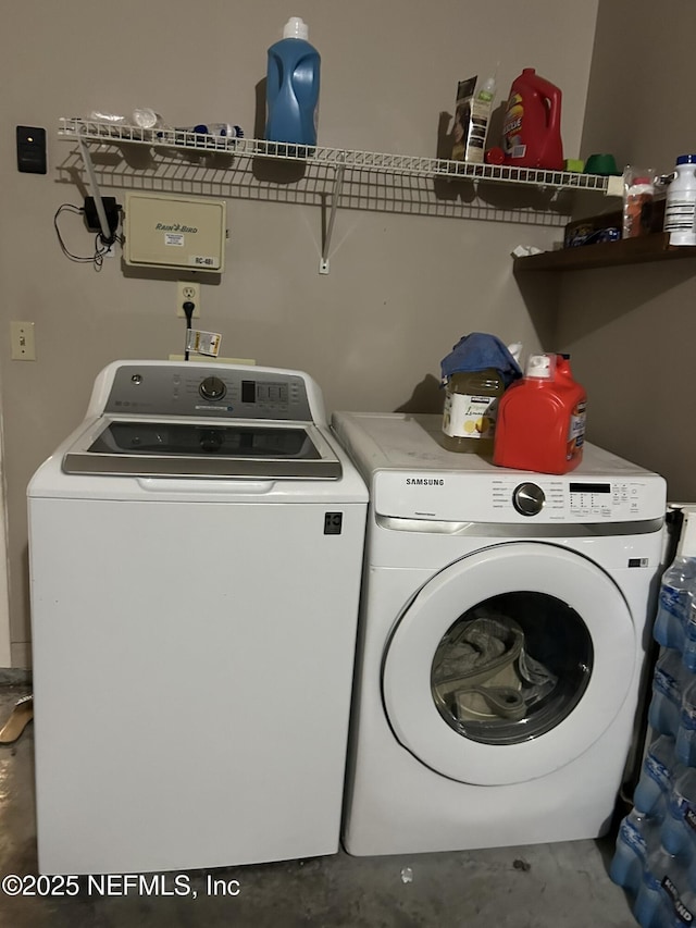 laundry room with washer and clothes dryer