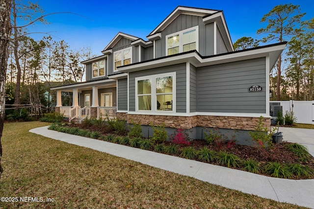 85158 Southern Creek Blvd, Fernandina Beach, FL 32034 - view of front facade with a front lawn and a porch