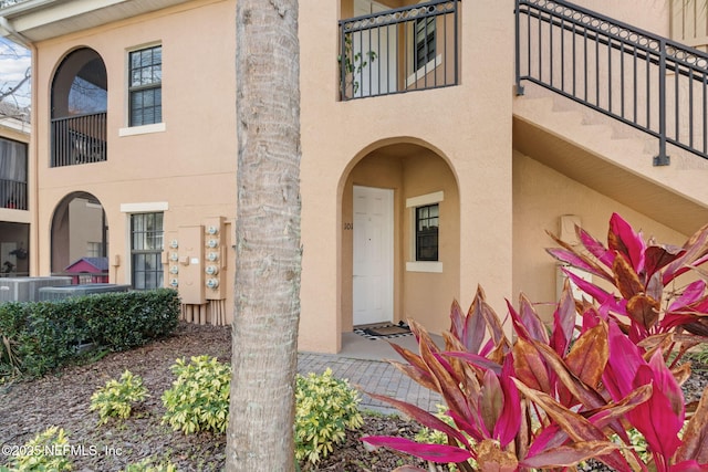 property entrance with stucco siding