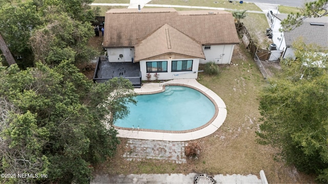 view of swimming pool