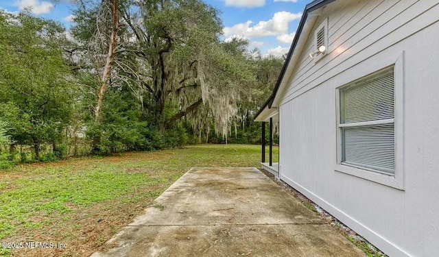 view of yard with a patio