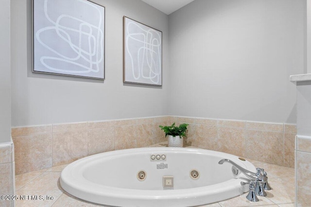 bathroom featuring tiled tub