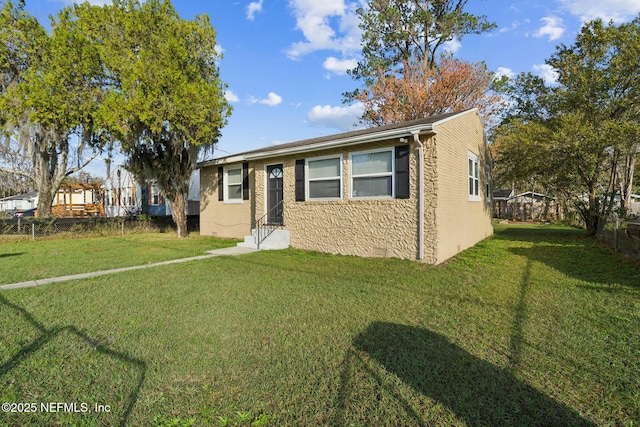 view of front facade with a front lawn