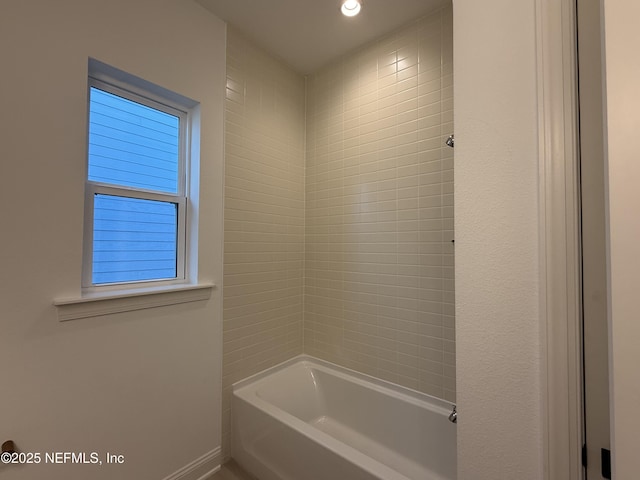 bathroom with tiled shower / bath combo