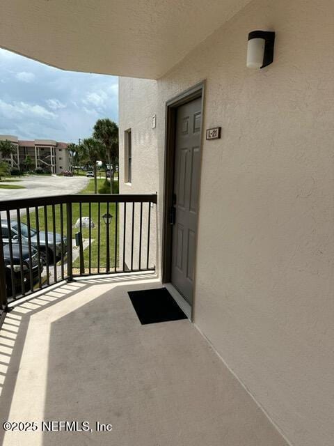 entrance to property featuring a balcony