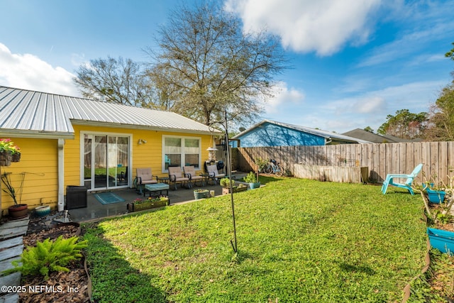 view of yard featuring a patio