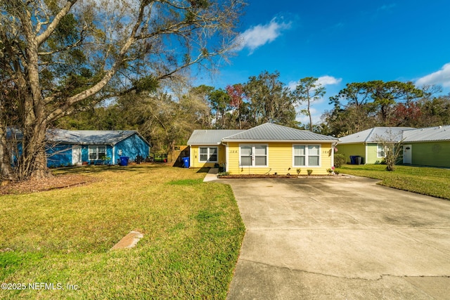 ranch-style house featuring a front lawn