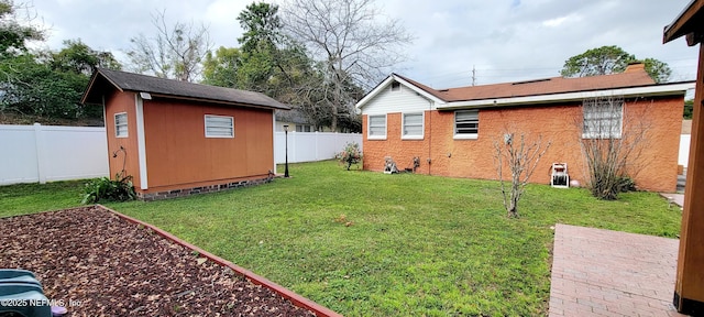 view of yard featuring a storage shed