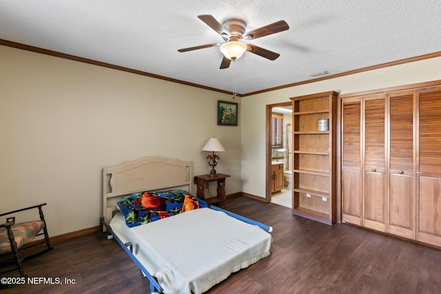 bedroom with dark wood-style floors, visible vents, and a textured ceiling