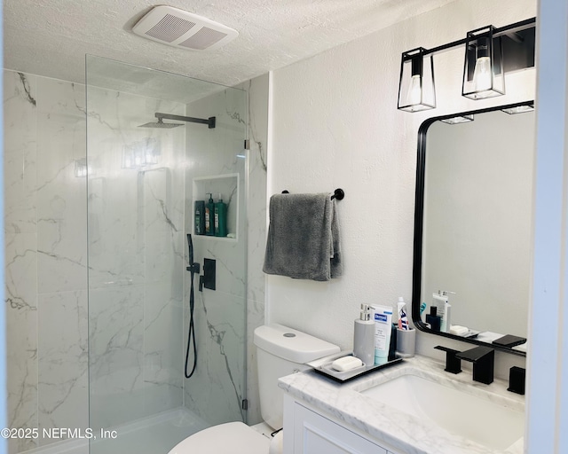 8880 S Old Kings Rd Unit 5, Jacksonville, FL 32257 - bathroom featuring tiled shower, vanity, toilet, and a textured ceiling