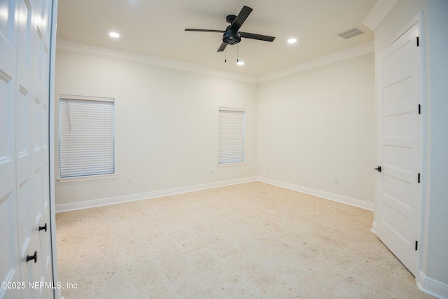 empty room featuring ceiling fan and crown molding