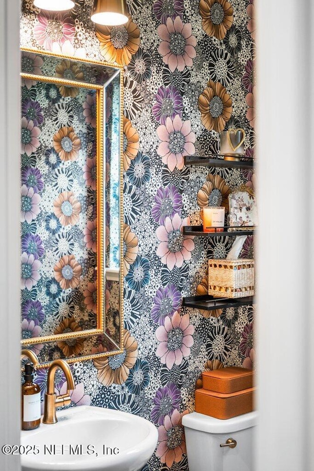 bathroom featuring a sink and toilet