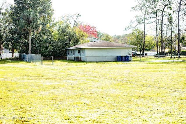 view of yard featuring fence