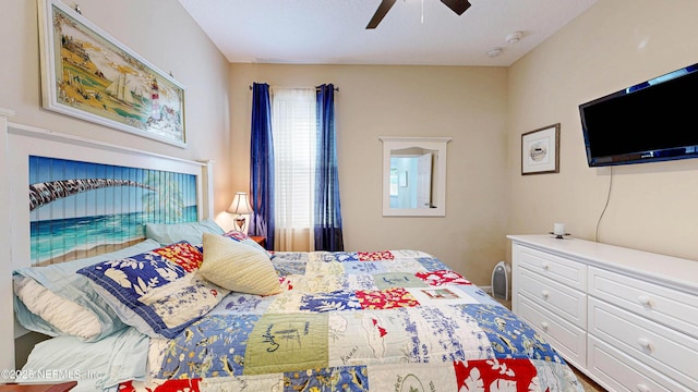 bedroom with ceiling fan