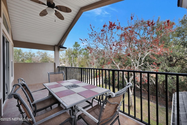 balcony with outdoor dining space and a ceiling fan