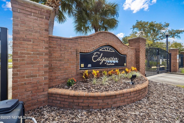 view of community / neighborhood sign