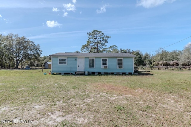 manufactured / mobile home featuring a front yard