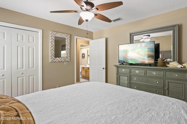 bedroom featuring a textured ceiling, a closet, visible vents, and a ceiling fan