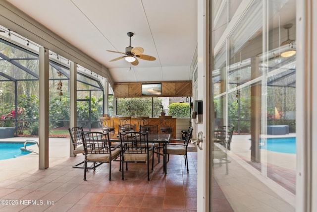 sunroom with ceiling fan