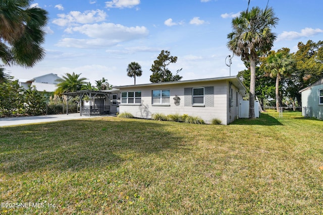 ranch-style house featuring a front lawn and a carport