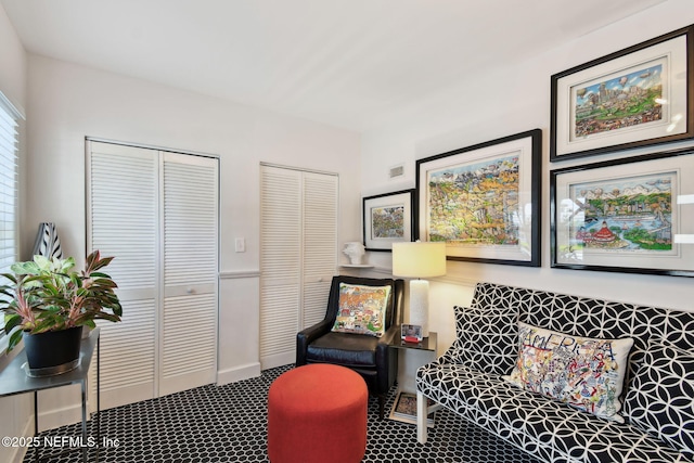 sitting room featuring carpet