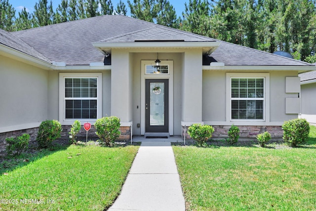 view of front of home featuring a front lawn