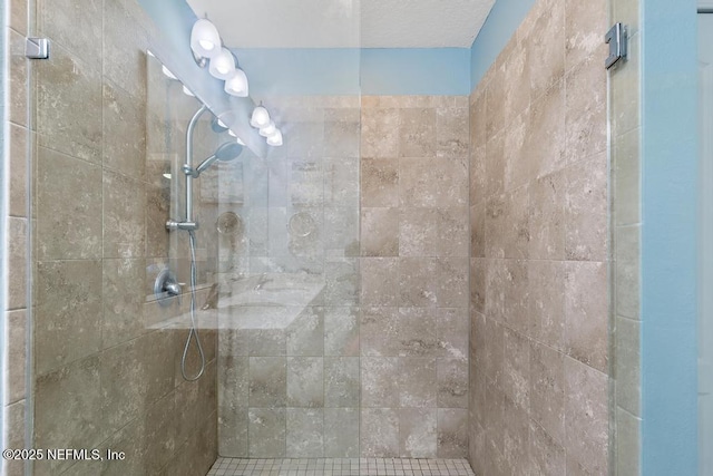 bathroom featuring tiled shower