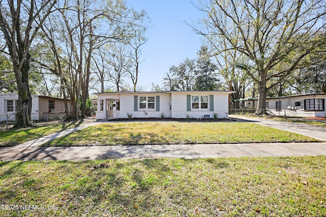 view of front facade with fence and a front yard