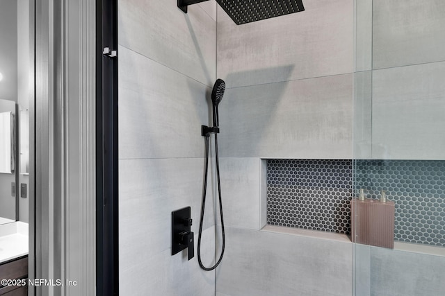 78 Cameron Dr, Ponte Vedra, FL 32081 - interior details featuring a tile shower and vanity